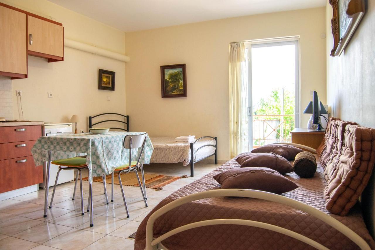 Gallery Suites "Athina" Missolonghi Bagian luar foto